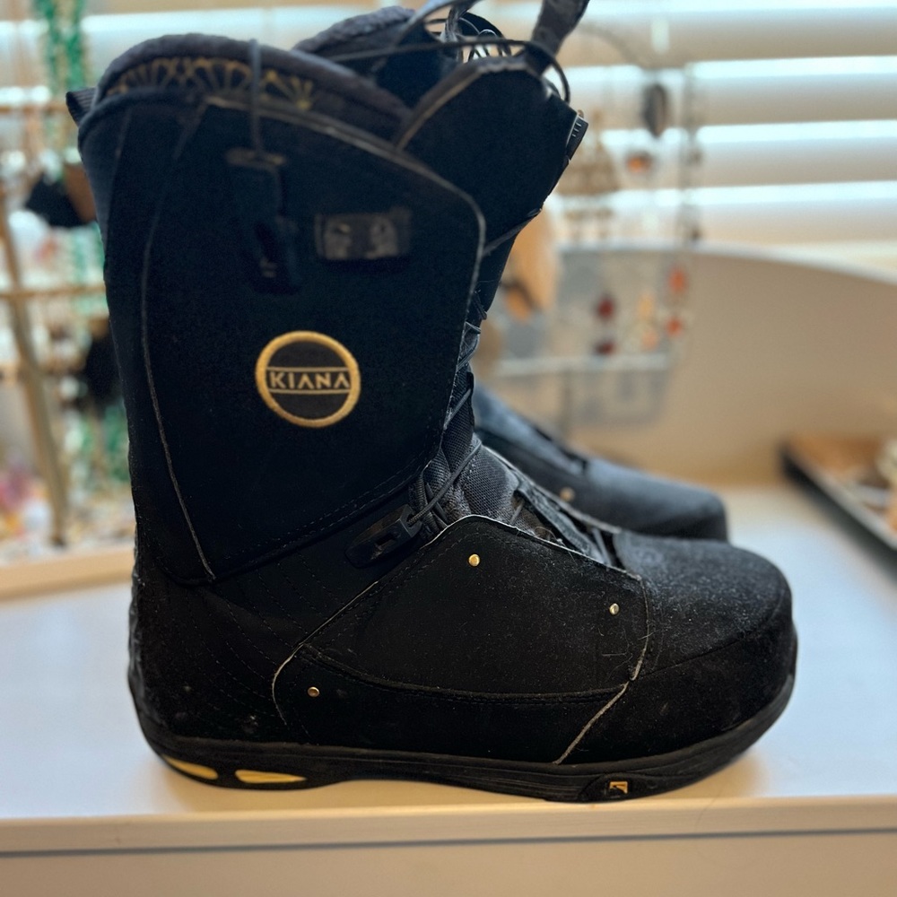 Kiana snowboarding boots 9.5